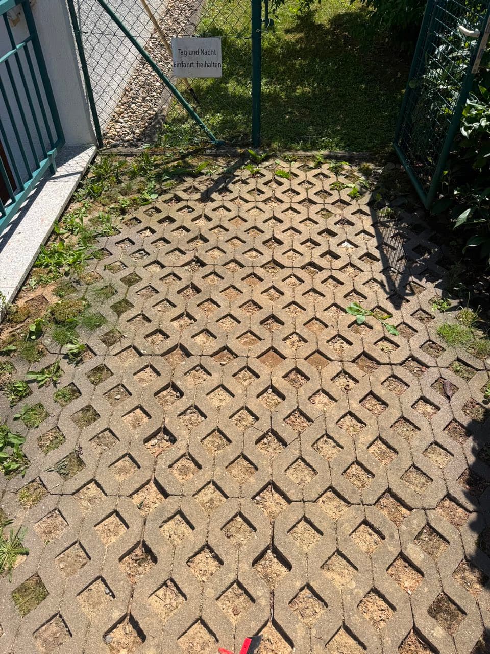 Pflaster- & Außenflächenreinigung in Karlsruhe – vorher